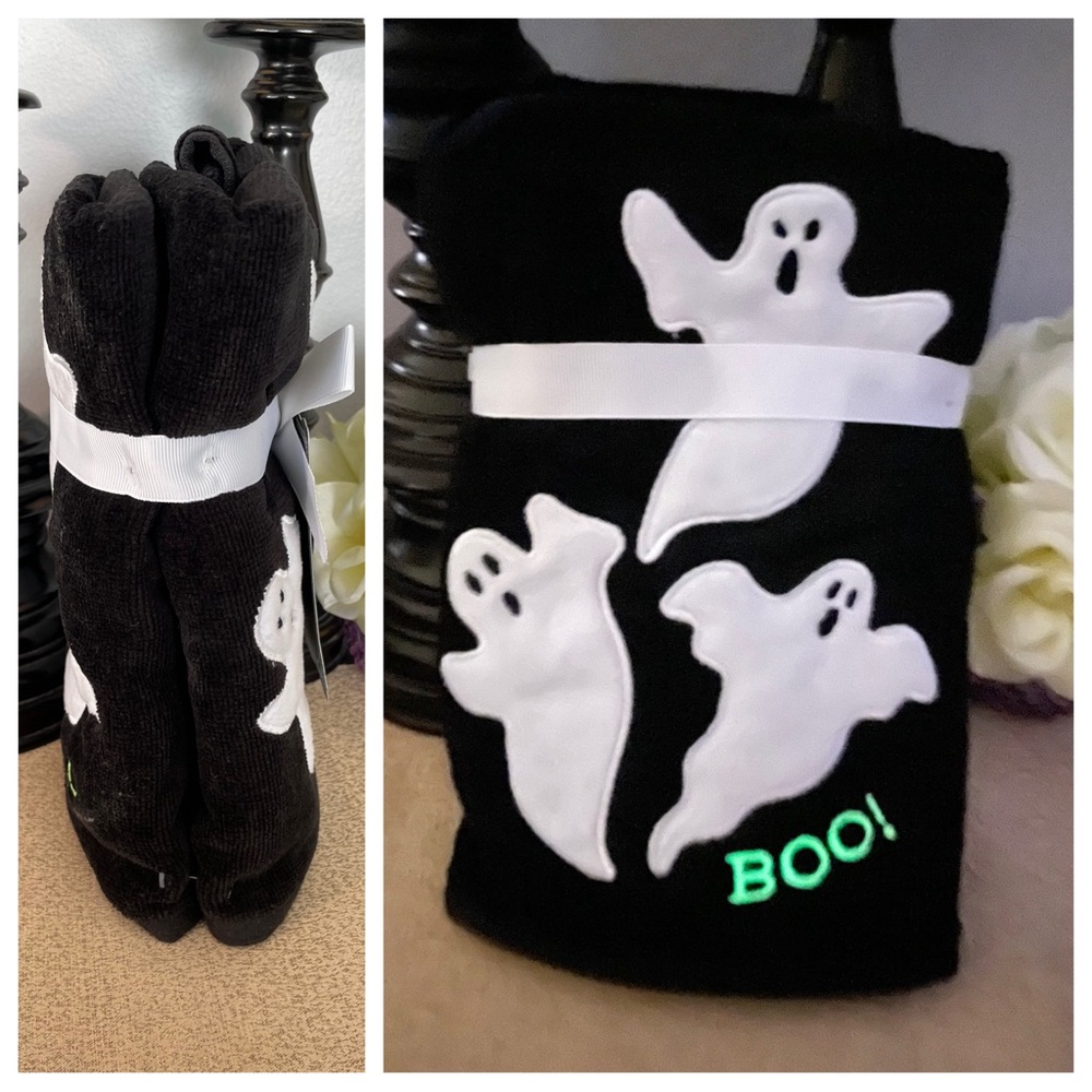 NWT Set of 2 Glow In The Dark Ghost 👻 Hand Towels